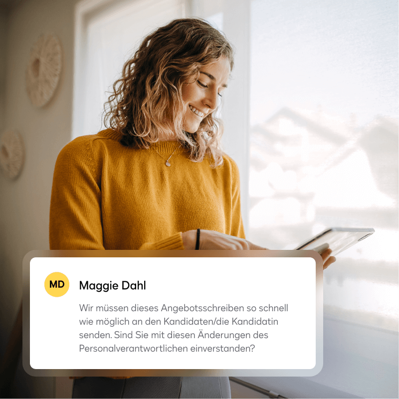 In einer Benachrichtigung wird ein Nutzer gebeten, die Änderungen des Einstellungsteams an einem Stellenangebotsschreiben zu überprüfen, bevor es zur Unterschrift an den Kandidaten gesendet wird.