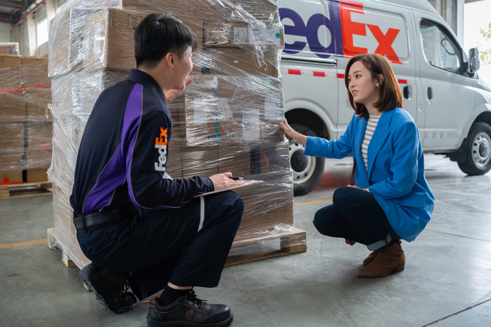 Easy checking quotes with the FedEx Mobile app