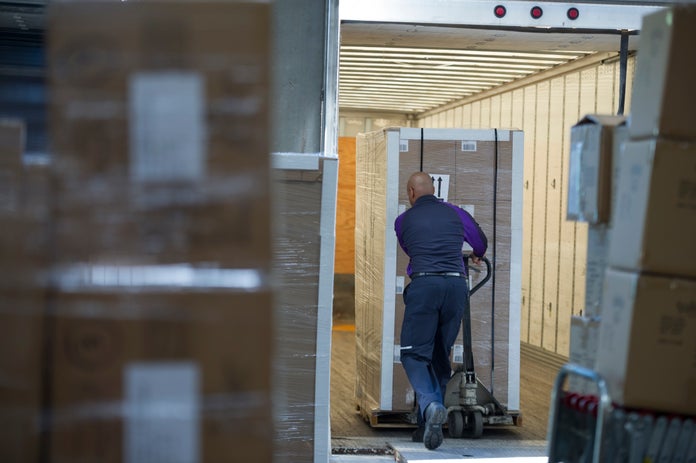 Courrier de fret Fedex et client