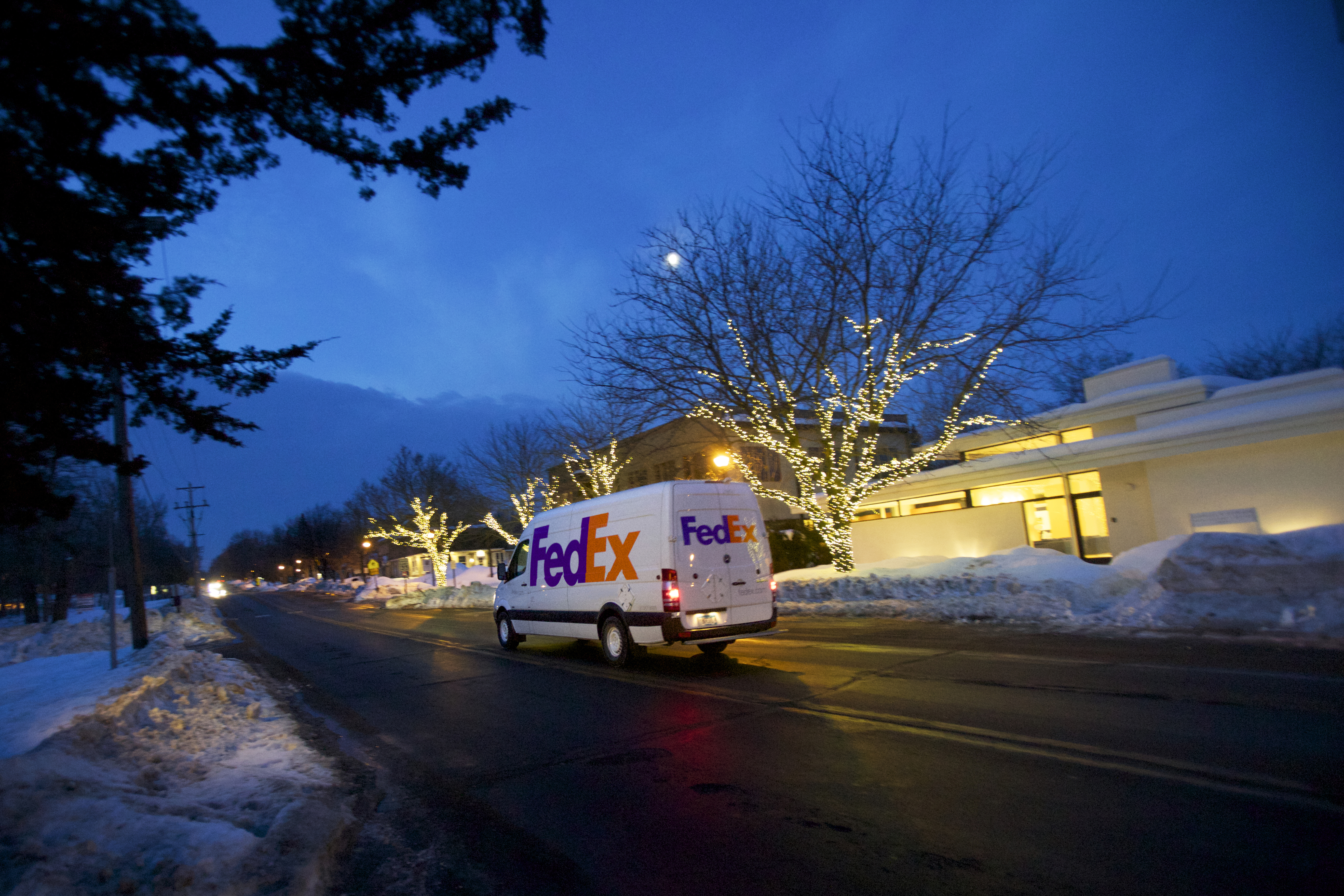 fedex courier with package