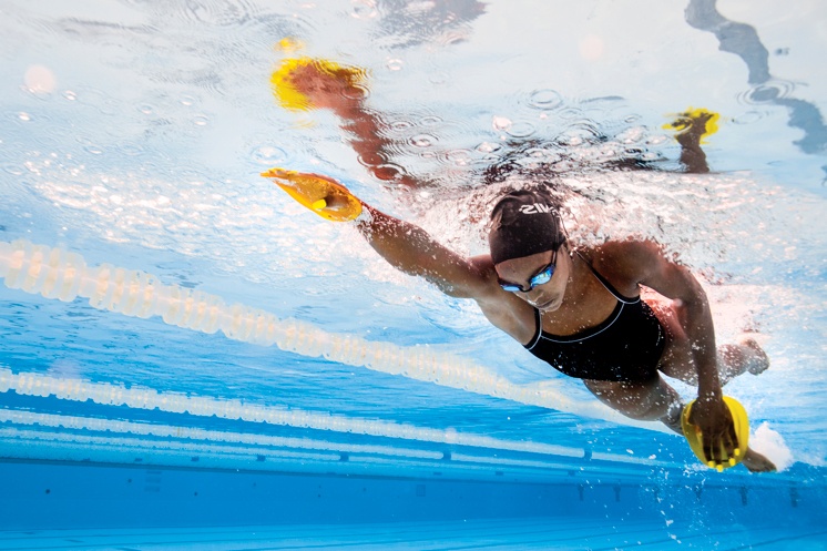swimmer wearing FINIS gloves