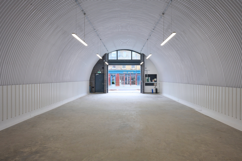 An empty arch with white lining