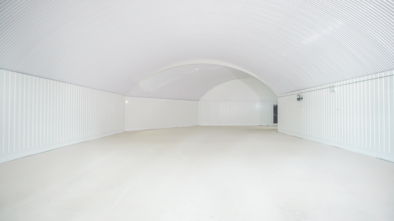 An empty arch with white lining