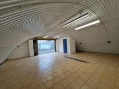 An empty arch with white lining