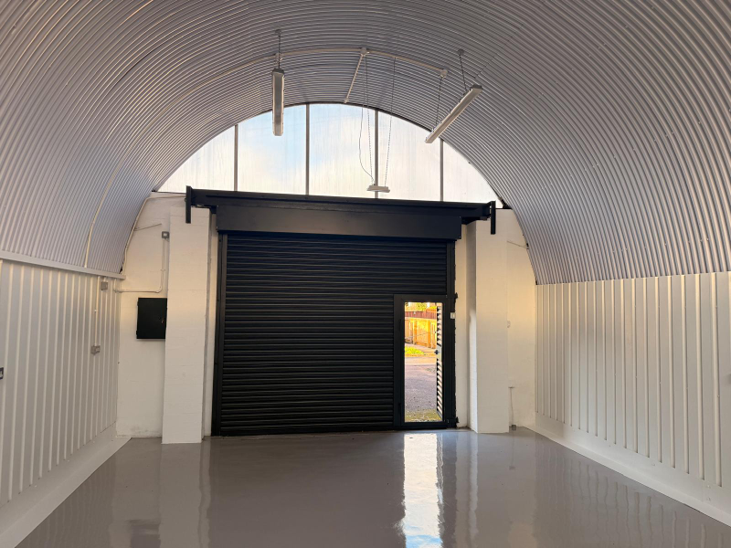 An empty arch with white lining