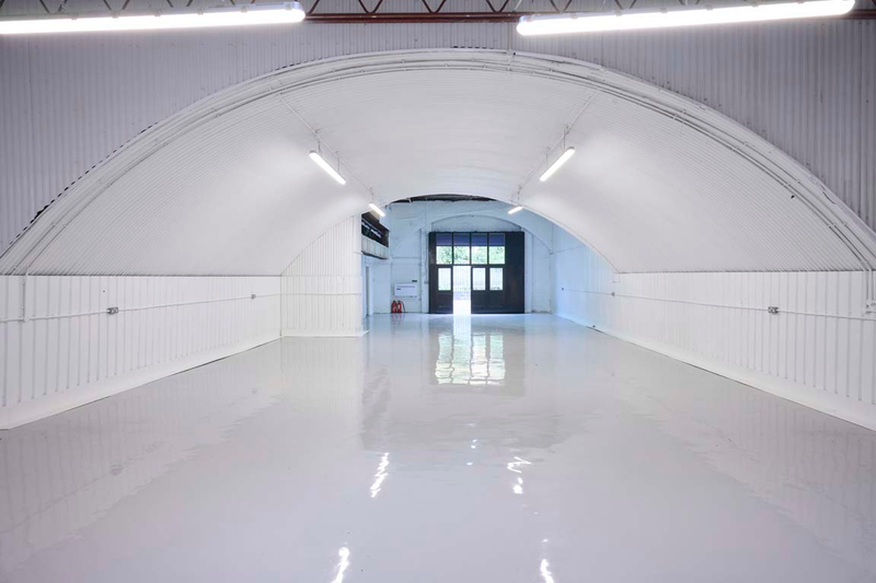 An empty arch with white lining