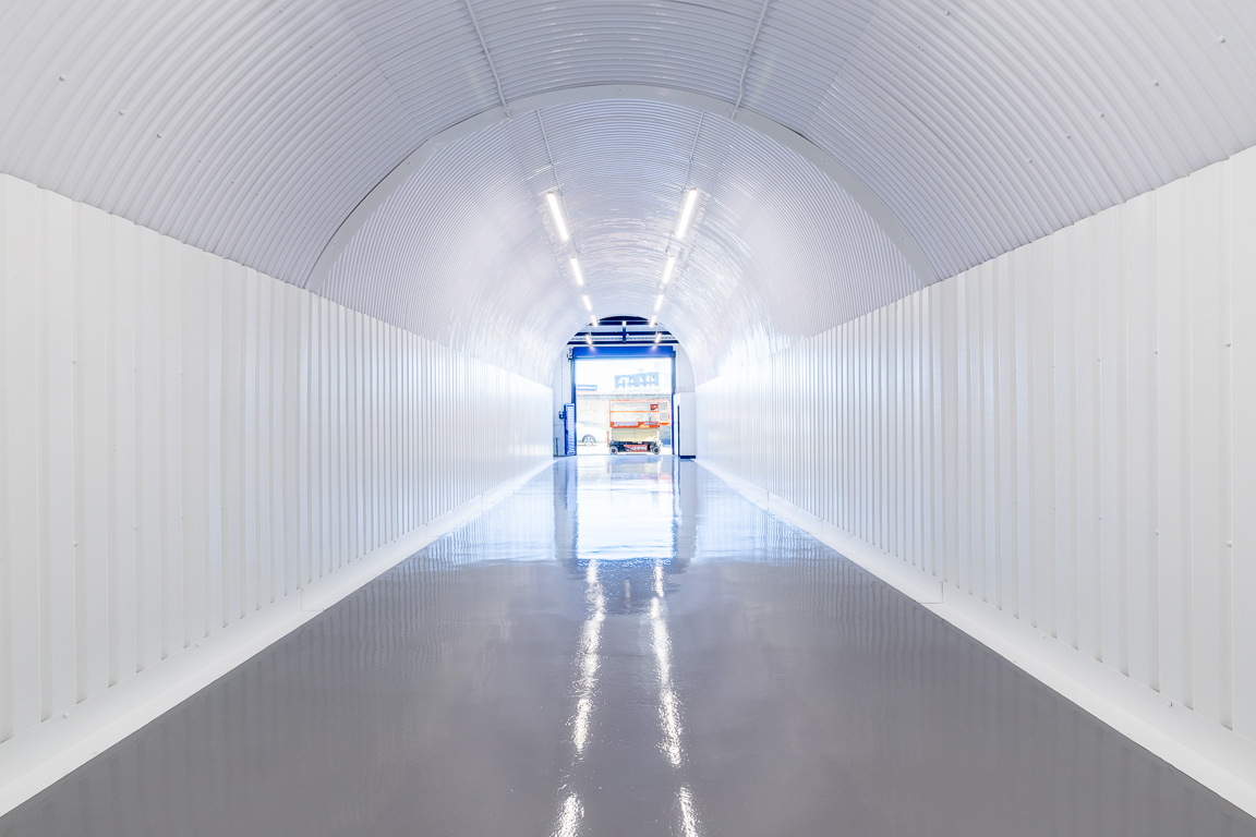 An empty arch with white lining