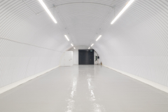 An empty arch with white lining