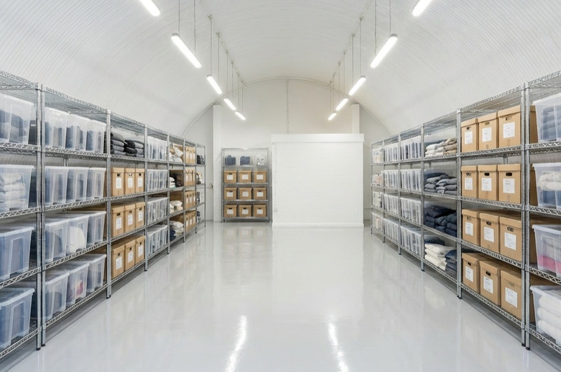 An empty arch with white lining