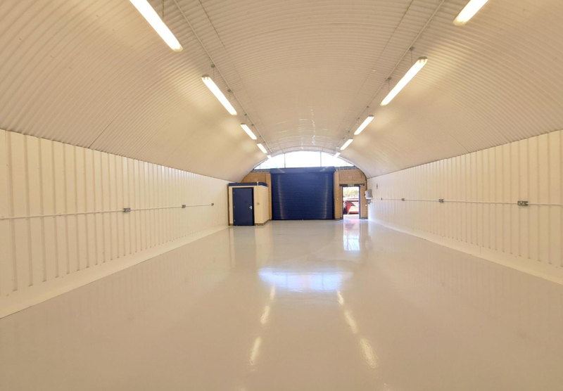 An empty arch with white lining