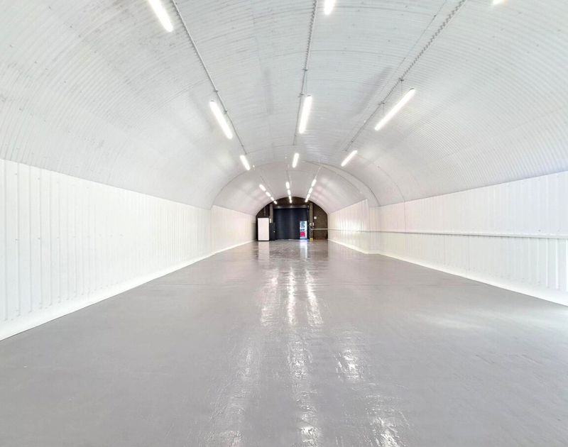 An empty arch with white lining