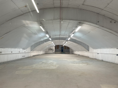 An empty arch with white lining