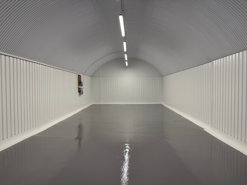 An empty arch with white lining