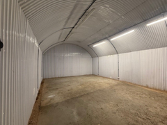 An empty arch with white lining