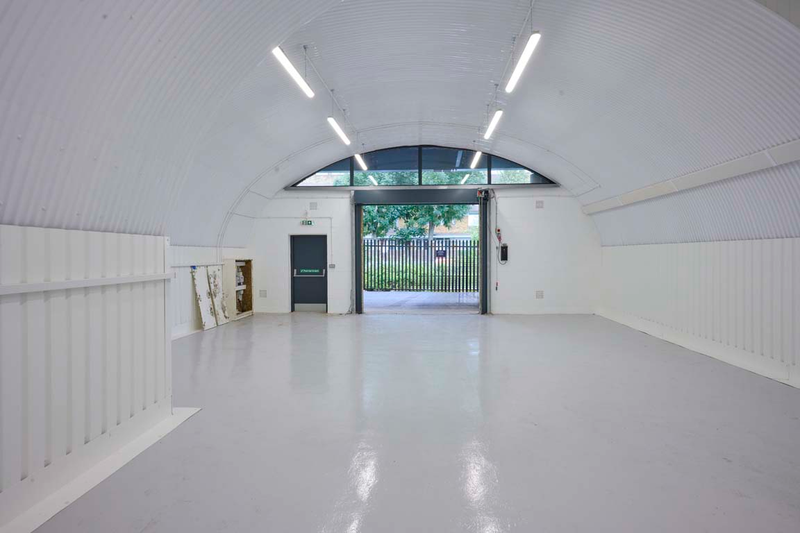 An empty arch with white lining