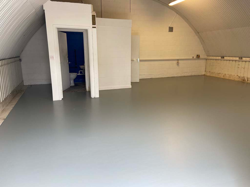 An empty arch with white lining