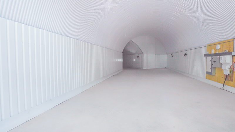 An empty arch with white lining