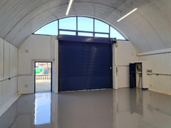 An empty arch with white lining