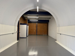 An empty arch with white lining