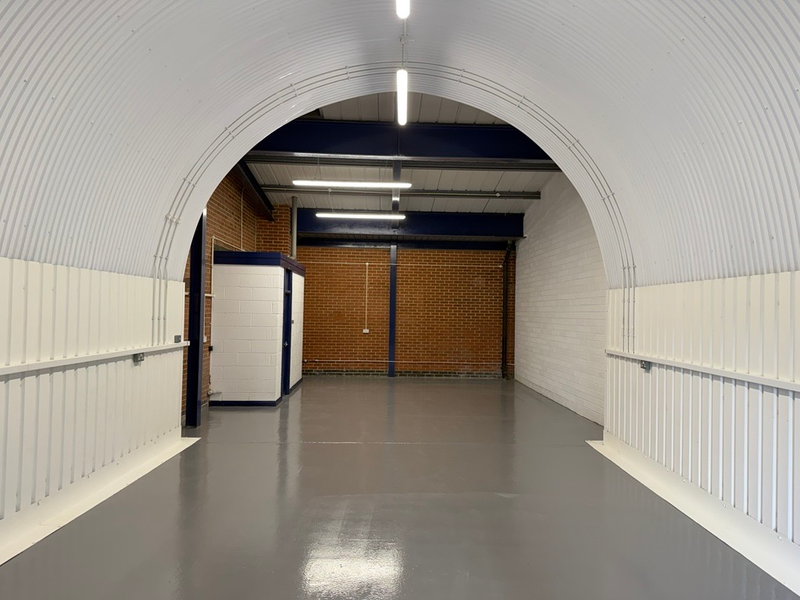 An empty arch with white lining