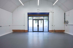 An empty arch with white lining