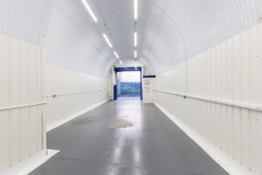 An empty arch with white lining