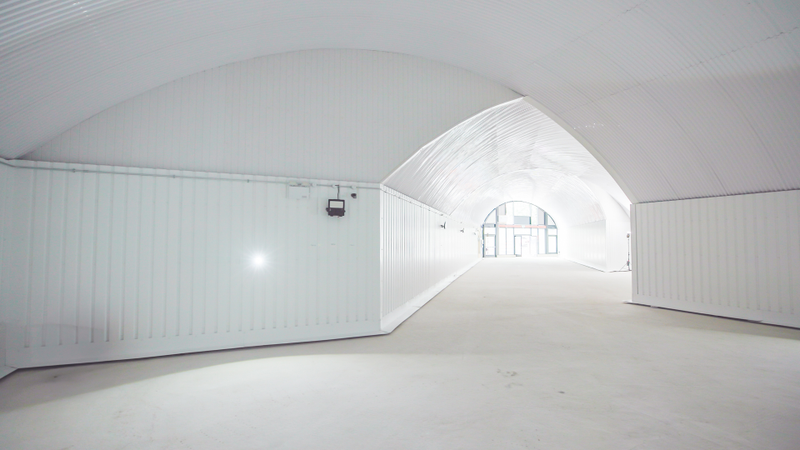 An empty arch with white lining