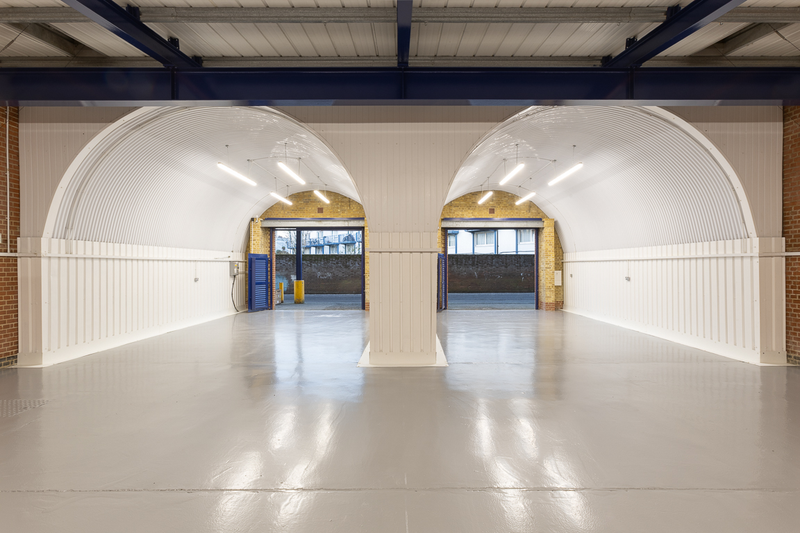 An empty arch with white lining, made up of two interlinked arches.