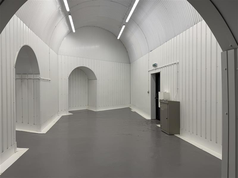 An empty arch with white lining