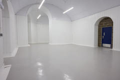 An empty arch with white lining