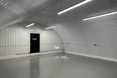 An empty arch with white lining