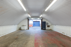 An empty arch with white lining