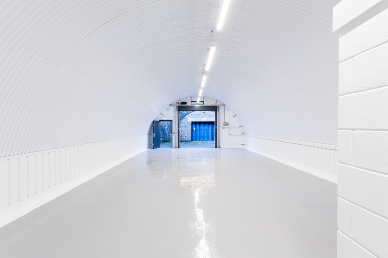 An empty arch with white lining