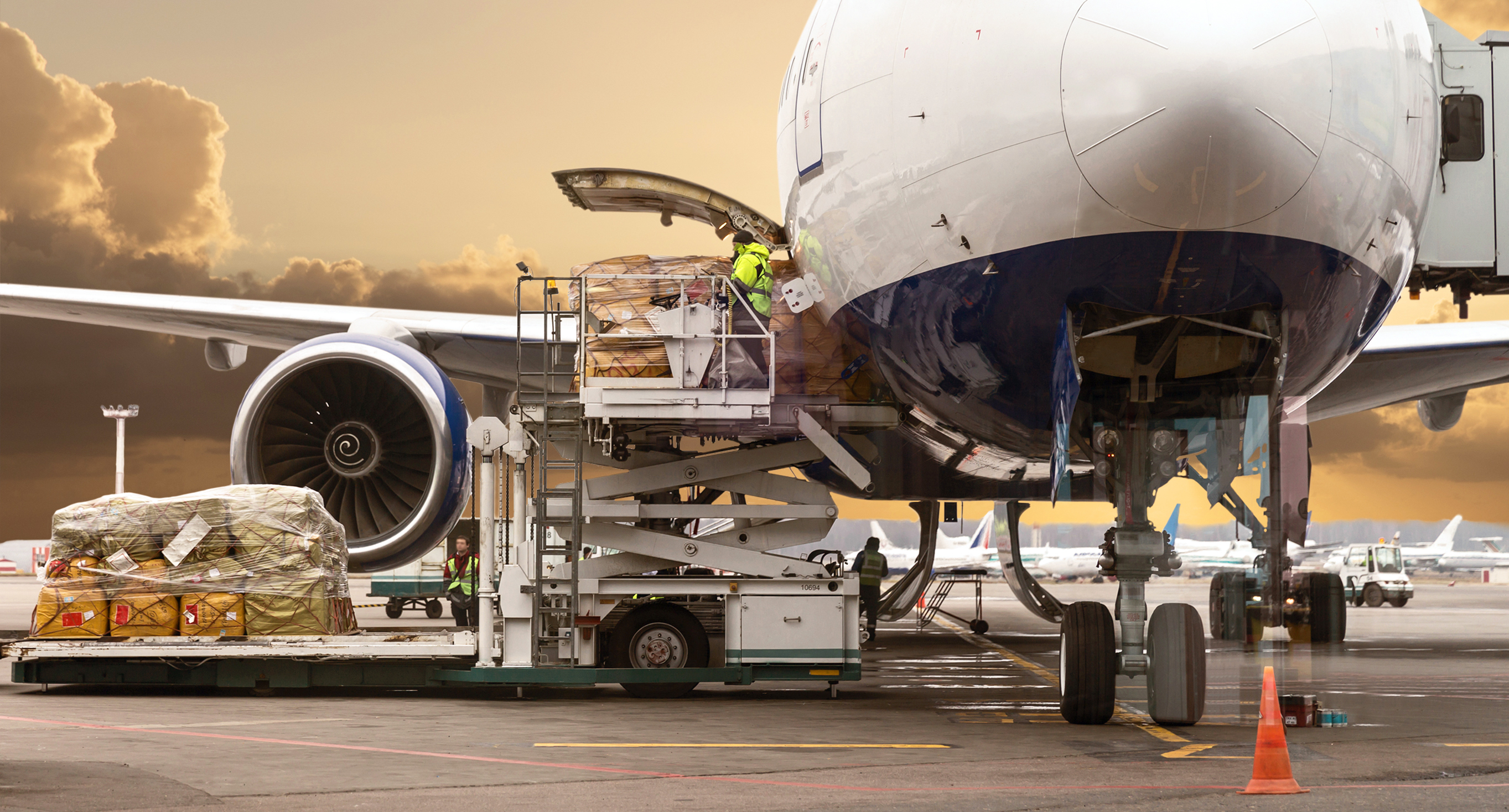 How Does Air Freight Work? | ArcBest