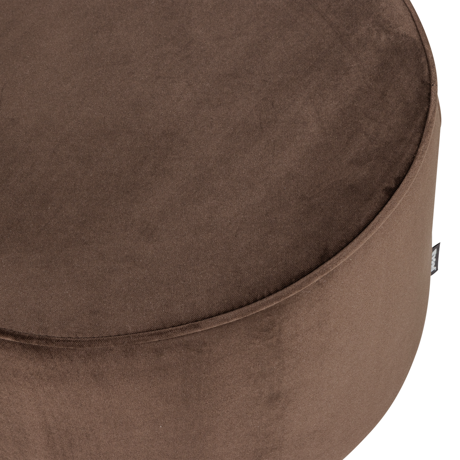350410-DB_02_Sara_poef_laag_velvet_donkerbruin_C1.png?auto=webp&format=png&width=1500&height=1500