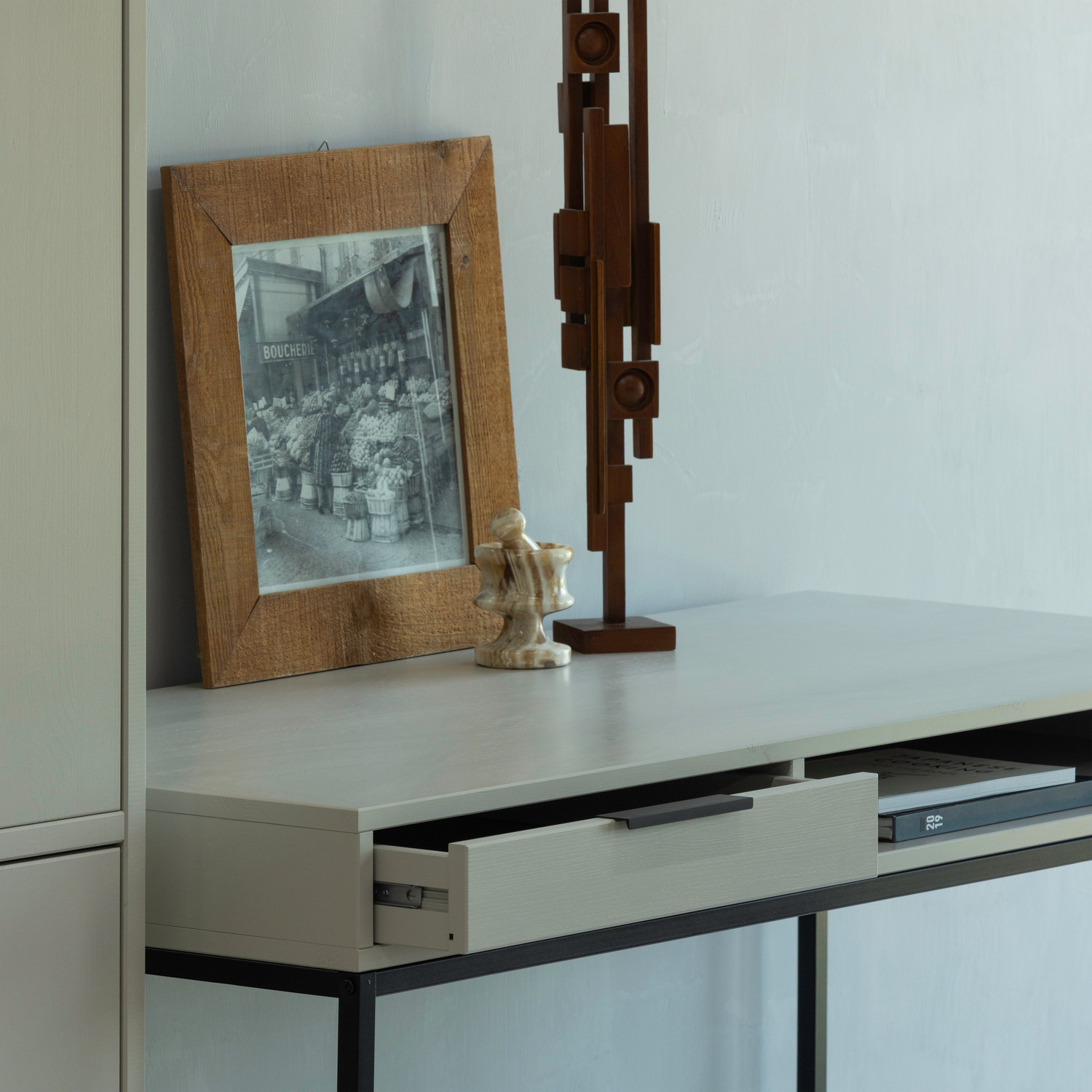 373898-D-01_SF_ES_Nore_bureau_grenen_dust_vierkant_detail.png?auto=webp&format=png&width=1500&height=1500