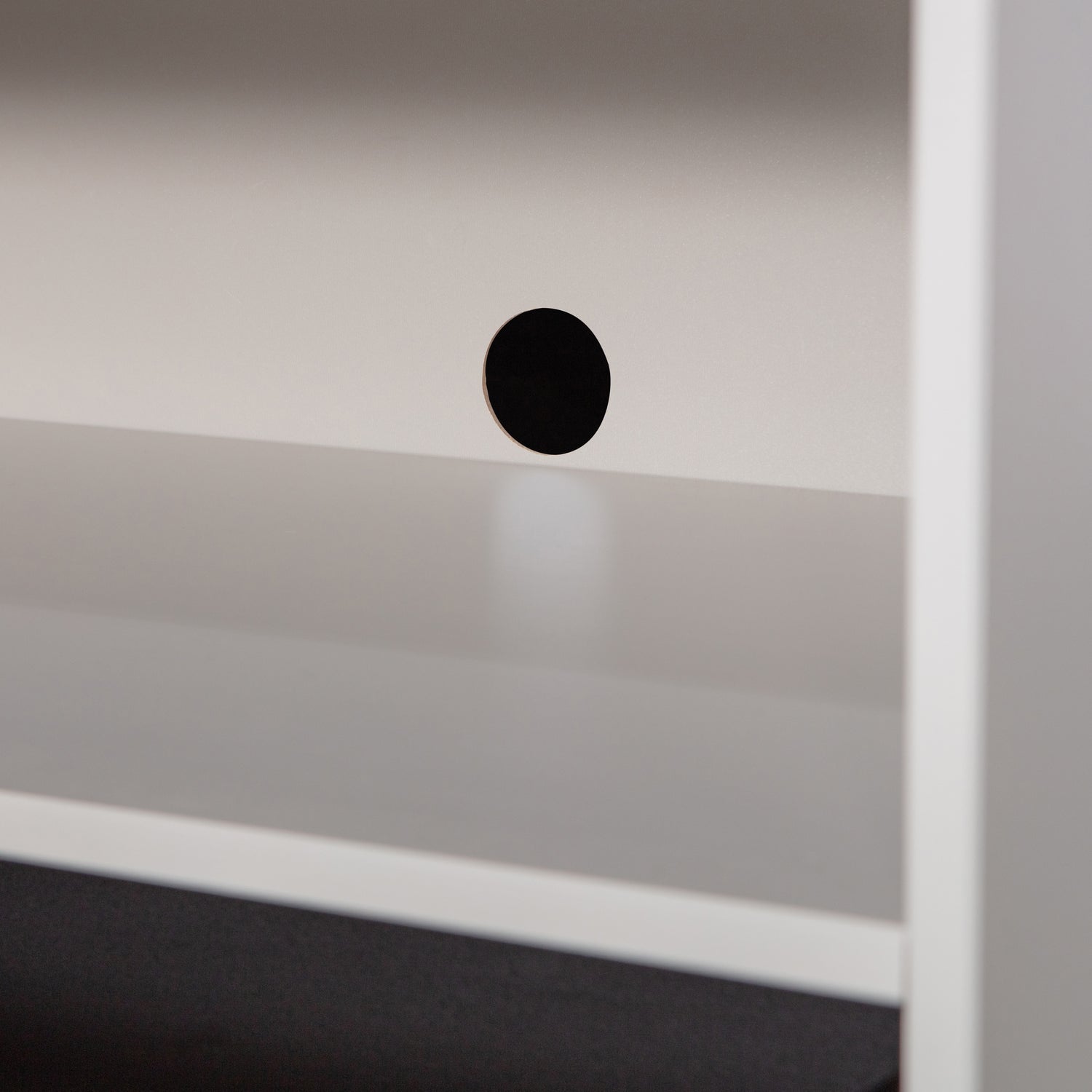 375947-W-02_VS_KW_Yissa_tv_meubel_met_lade_open_vak_grenen_wolkengrijs_detail.jpg?auto=webp&format=png&width=1500&height=1500