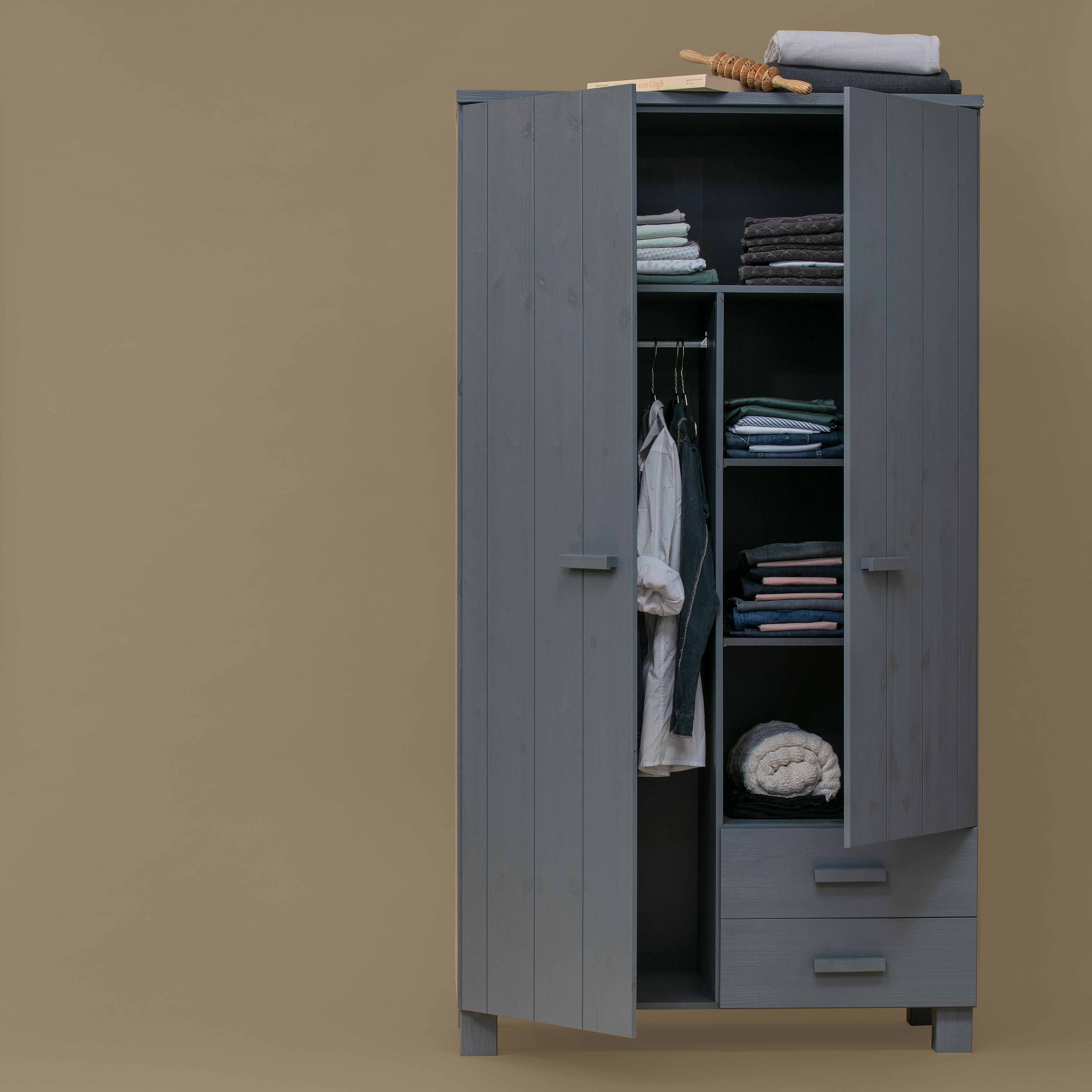 365536-GBS-01_SF_FA_Dennis_kast_met_laden_grenen_steel_grey_geborsteld.jpg?auto=webp&format=png&width=1500&height=1500