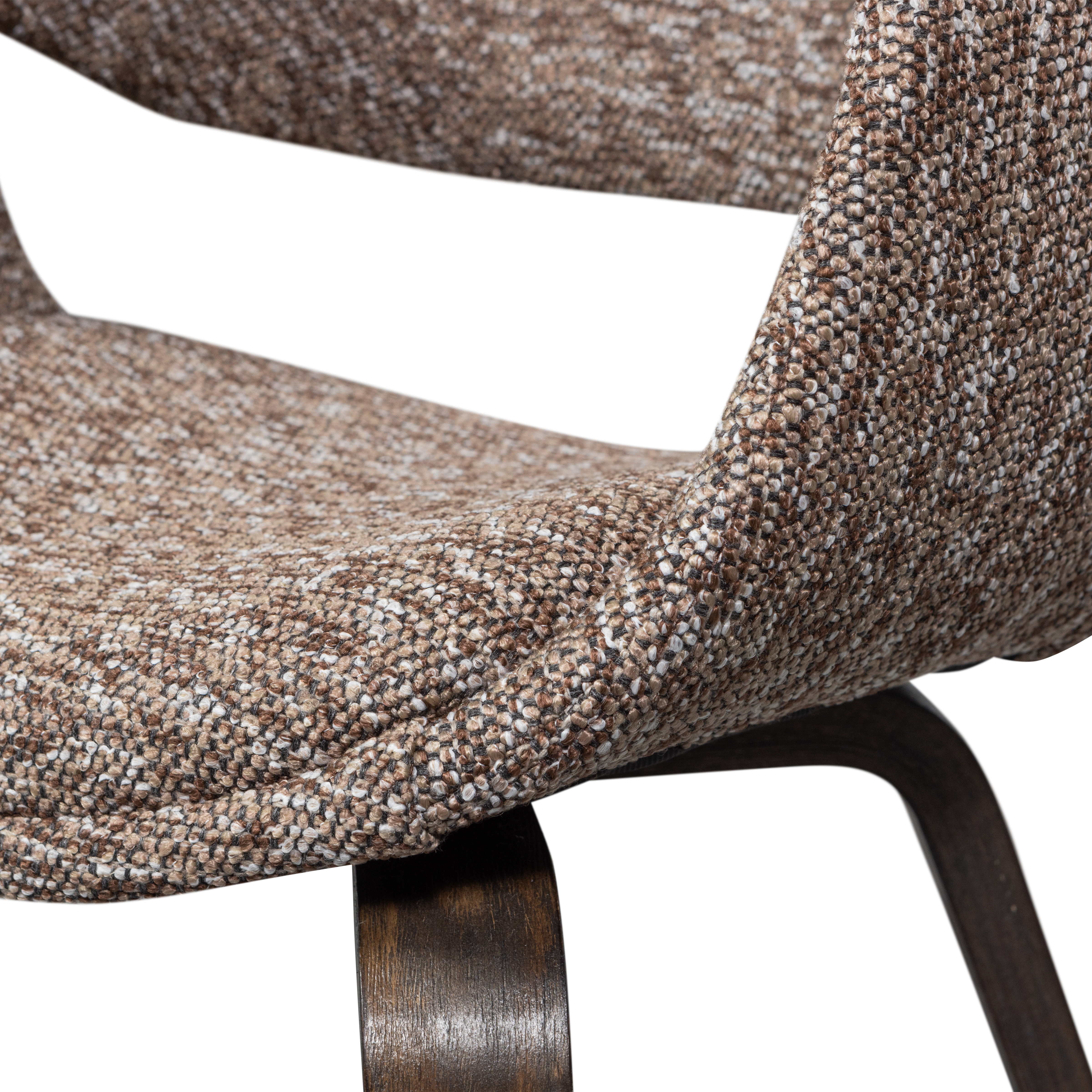 377505-BD-01_VS_ES_Yossi_eetkamerstoel_bruin_met_houten_poot_donkerbruin_detail.png?auto=webp&format=png&width=1500&height=1500