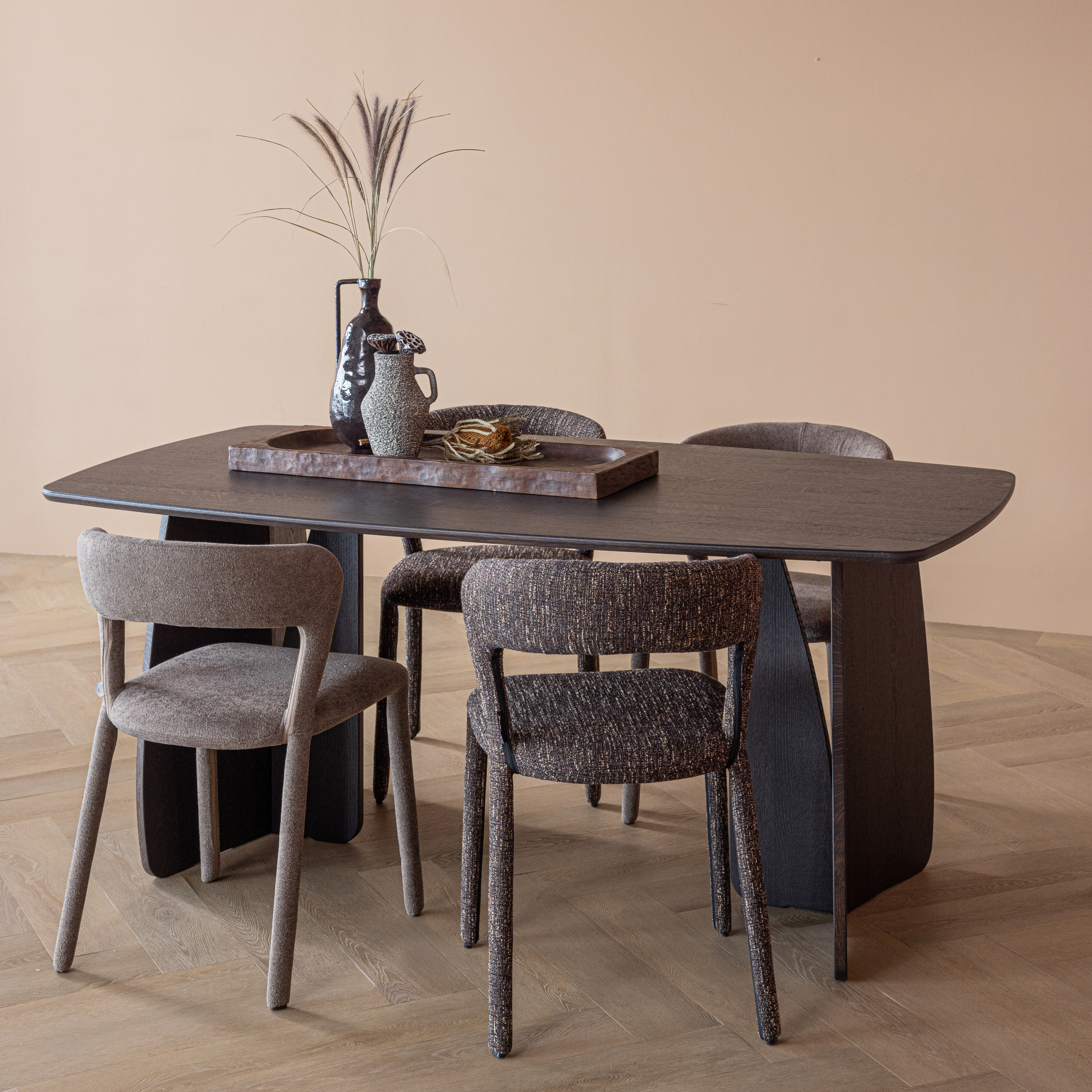 377928-B__801419-T__801419-BM_01_SF_FQ_Oakline_curve_eettafel_180x100cm_mystic_brown_Noble_vierkant.jpg?auto=webp&format=png&width=1500&height=1500