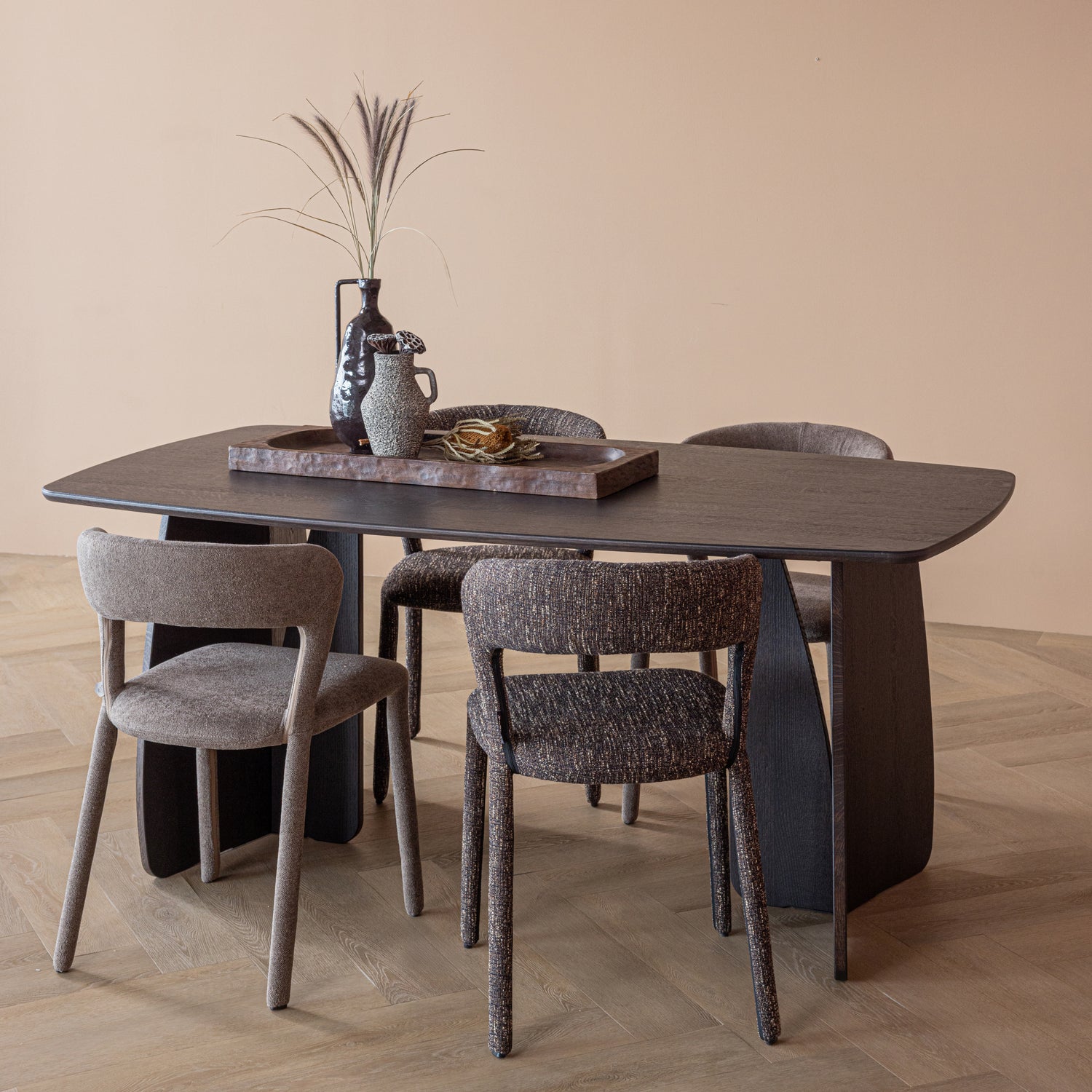 377928-B__801419-T__801419-BM_01_SF_FQ_Oakline_curve_eettafel_180x100cm_mystic_brown_Noble_vierkant.jpg?auto=webp&format=png&width=1500&height=1500