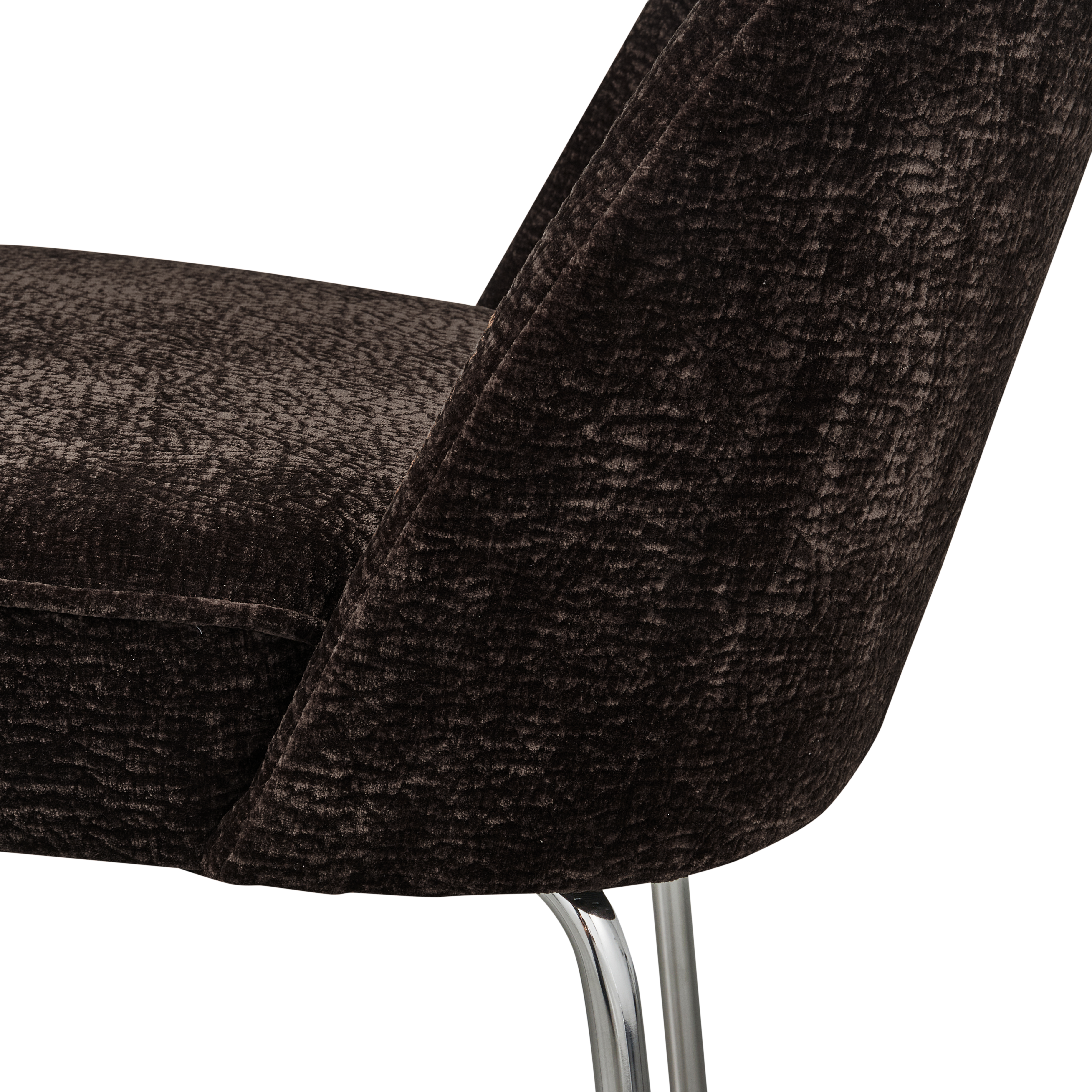 800816-DBC-02_VS_BP_Vogue_eetkamerstoel_3D_chenille_donker_bruin_chrome_poot_detail.png?auto=webp&format=png&width=1500&height=1500