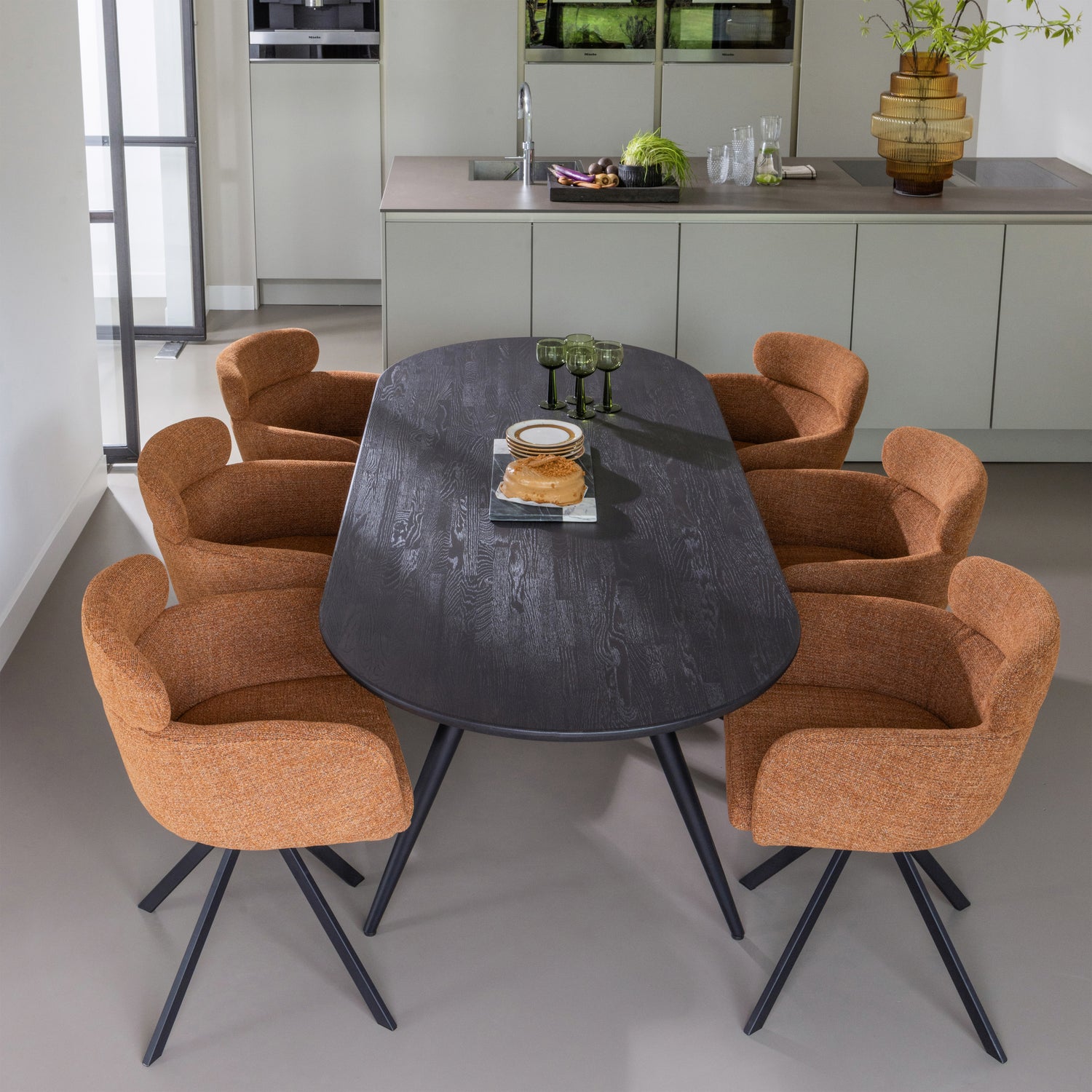 TB-OV-VL24-2390-0990-375286-374080-G-02_SF_FA_Tafelblad_ovaal_vingerlas_240x100cm_mystic_brown_Tablo_conisch_Fenne_VIERKANT.jpg?auto=webp&format=png&width=1500&height=1500