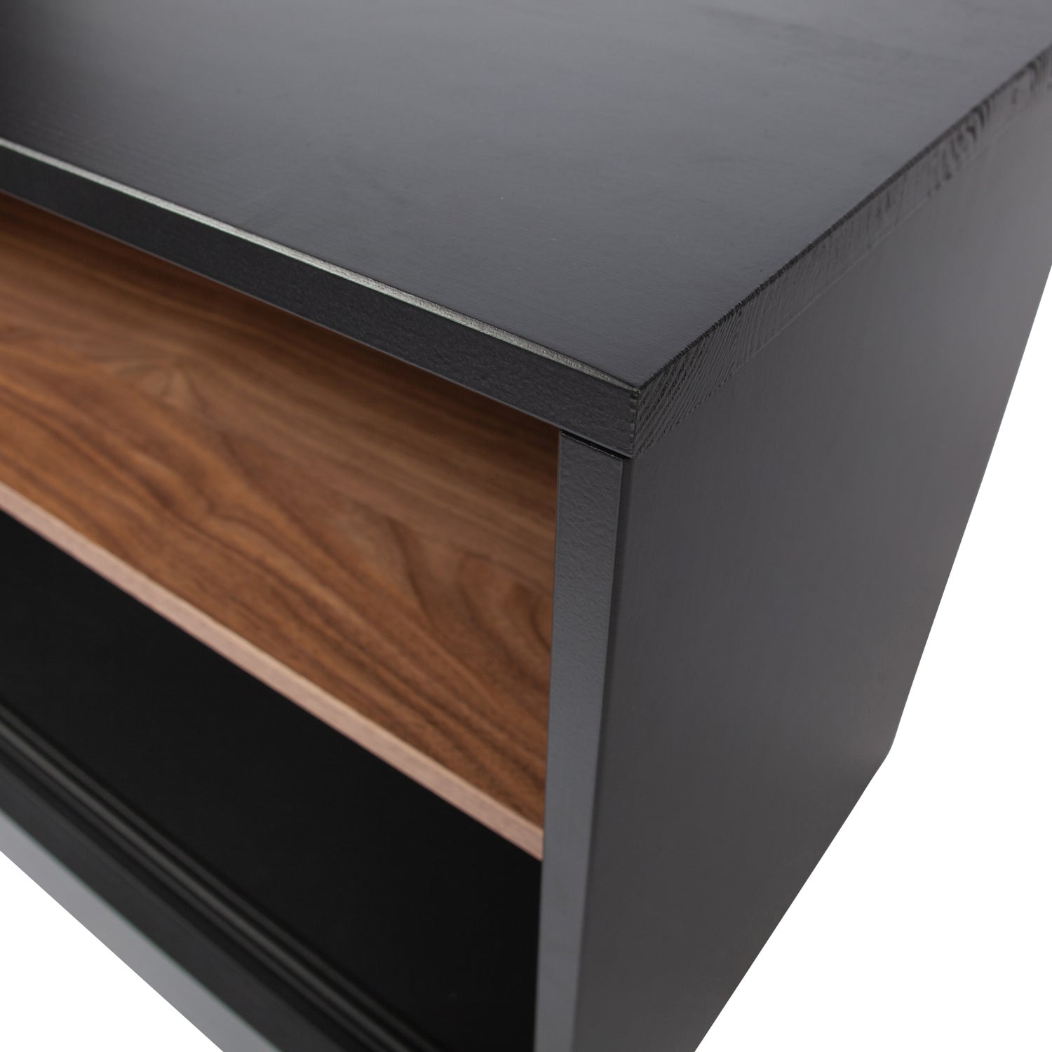 373349-Z-01_VS_WE_James_tv-meubel_noten_zwart_detail.jpg?auto=webp&format=png&width=1500&height=1500