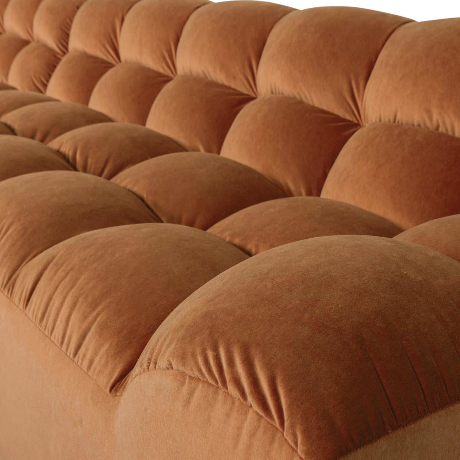 200420-FT-02_VS_BL_Allure_chaise_longue_links_gewassen_fluweel_terra_detail.png?auto=webp&format=png&width=1500&height=1500