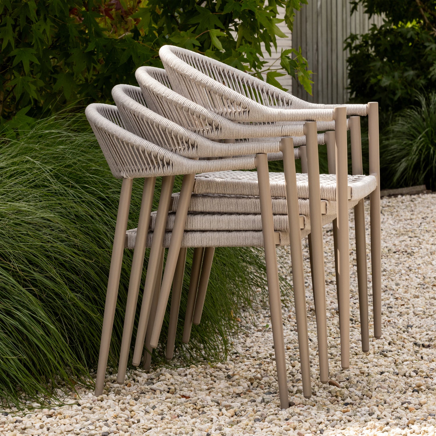 500033-L-01_SF_EXT_Yellow_eetstoel_touw_aluminium_lichtgrijs_VIERKANT.jpg?auto=webp&format=png&width=1500&height=1500