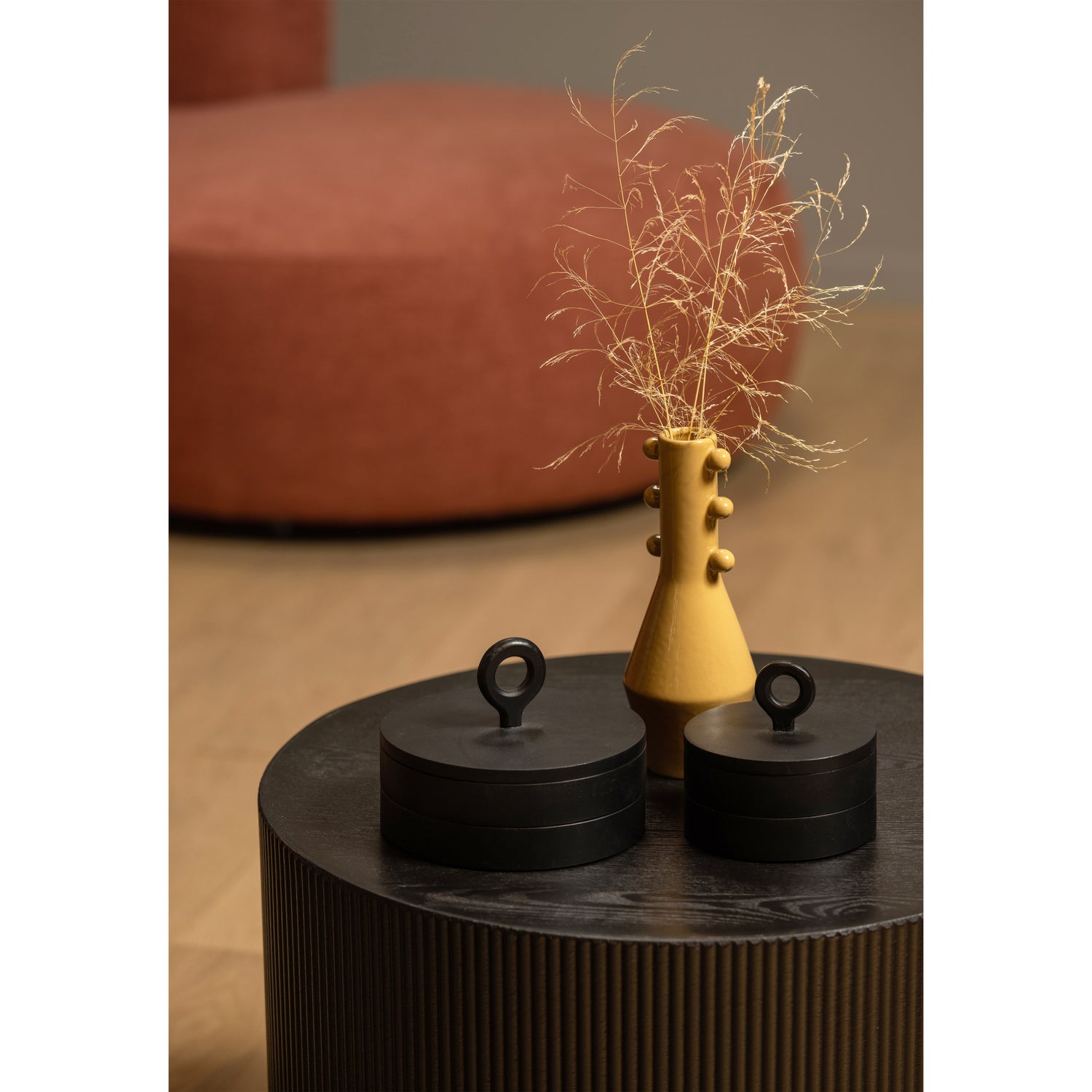 374016-Z-374015-Z-377297-Z-01_SF_WE_Wira_opbergpot_O13cm_O18cm_mango_hout_zwart_Sanne.jpg?auto=webp&format=png&width=1500&height=1500