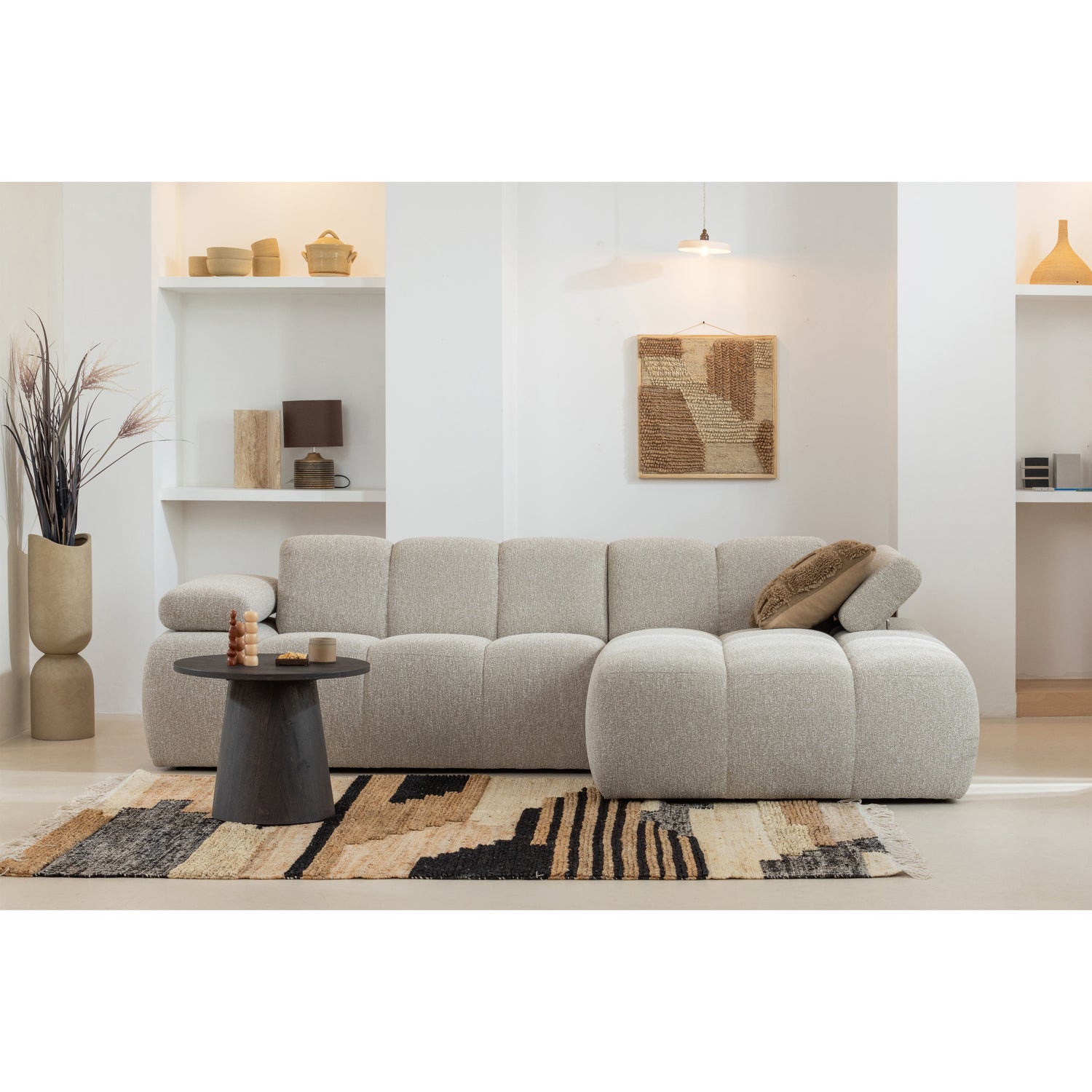 377454-EM-377460-EM-801307-M-375056-B-377397-D-801304-M-01_SF_WE_Mojo1_5_zits_chaise_lonque_Liberal_Mosi_Maan_Speck.jpg?auto=webp&format=png&width=1500&height=1500