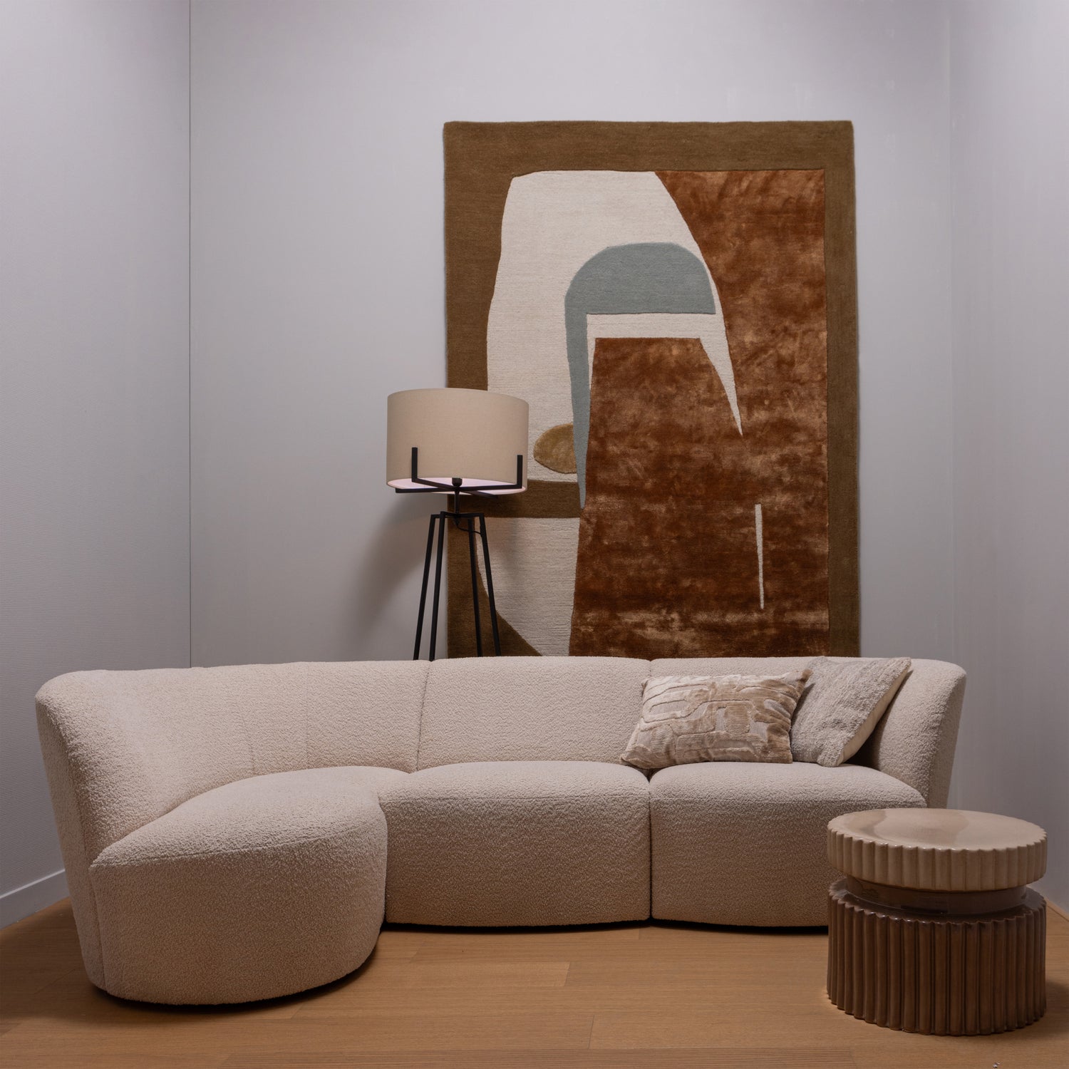 360407-C-374100-T-377362-M-374029-N-375943-N-01_SF_WE_Coco_links_Geer_tan_Yanda_Yago_Holly_VIERKANT.jpg?auto=webp&format=png&width=1500&height=1500