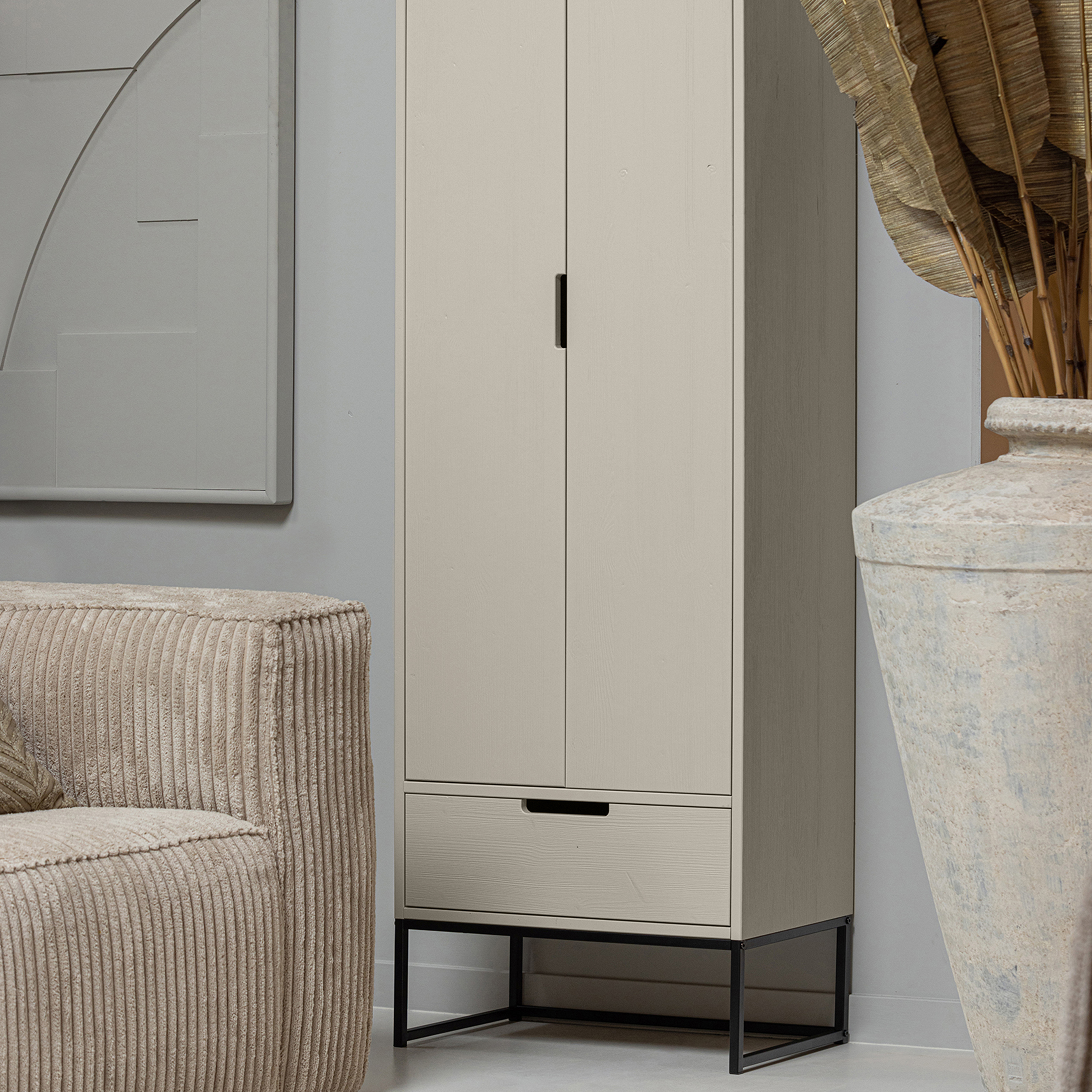 373384-D-01_SF_WS_Silas_hoge_kast_grenen_dust_VIERKANT.jpg?auto=webp&format=png&width=1500&height=1500